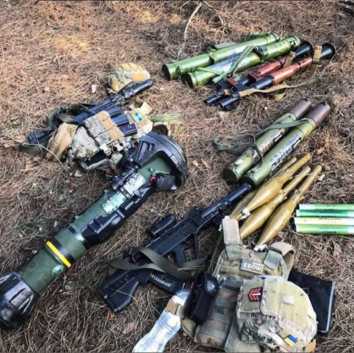 Trong lô vũ khí chống tăng mà DPR thu giữ được có thể thấy bao gồm một số các tên lửa chống tăng NLAW của Anh, tên lửa chống tăng vác vai Javelin của Mỹ, và cả các vũ khí chống tăng cá nhân M72 LAW tới từ Canada.