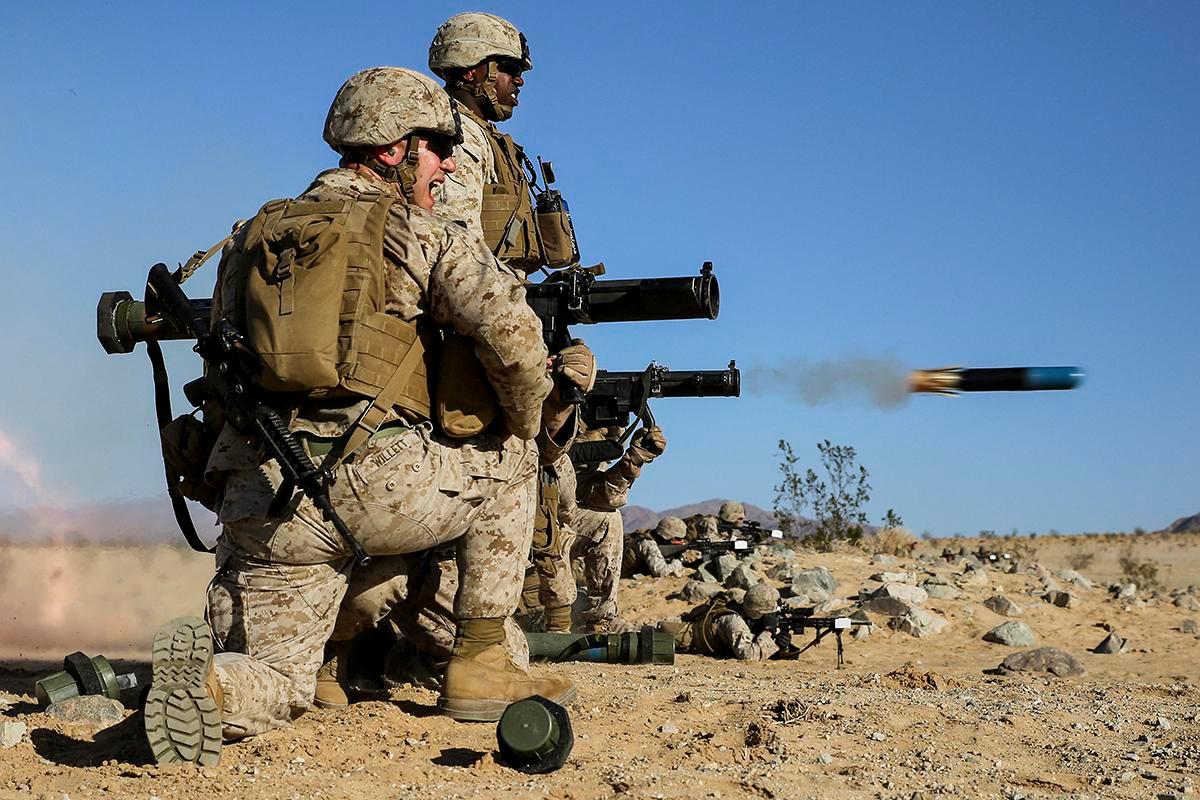 Về sức mạnh, loại vũ khí chống tăng cá nhân M141 được trang bị đầu đạn loại có sức nổ cao mang mục đích kép, vốn được thiết kế để phá huỷ các cấu trúc hạ tầng cứng cáp, ví dụ như mỗi đầu đạn của M141 đều có khả năng xuyên thủng tới 200mm bê tông, 300mm gạch cứng, và hoàn toàn tối ưu khi chống lại các thiết giáp hạng nhẹ. Nguồn ảnh: Military-Today.