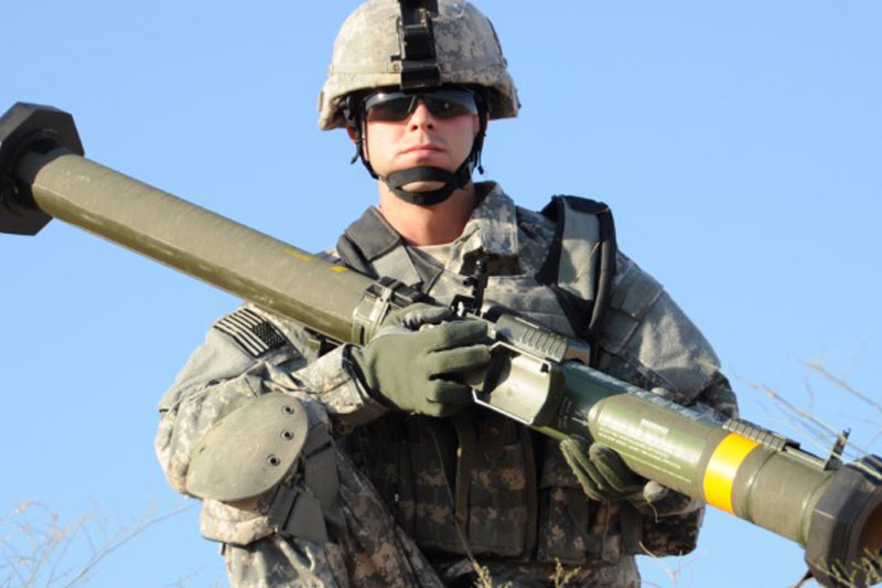 Còn về các vũ khí chống tăng mà DPR trưng dụng được từ Quân đội Ukraine, chúng ta đã thấy một người lính của DPR đang tự hào khoe “chiến lợi phẩm” của mình là một hệ thống M141 BDM, một loại vũ khí chống tăng một lần của Mỹ. Nguồn ảnh: Military-Today.