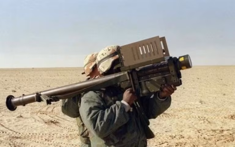 Tuy nhiên, các kế hoạch của Cơ quan Mật vụ Mỹ ủng hộ việc di chuyển Tổng thống đến một nơi an toàn hơn trong trường hợp bị tấn công hơn là bắn hạ máy bay, vì sợ tên lửa (hoặc mảnh vỡ của máy bay mục tiêu) bắn trúng người vô tội.