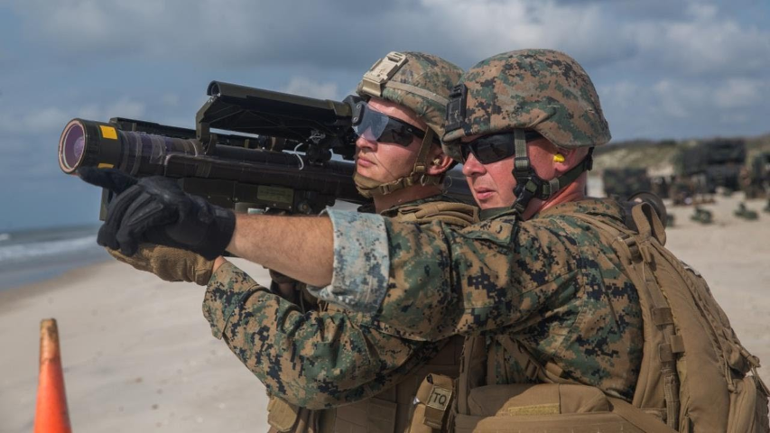 Về sự ra đời của loại tên lửa này, ban đầu đây như một chương trình của General Dynamics để sản xuất một biến thể cải tiến của chiếc FIM-43 Redeye năm 1967 của họ. Việc sản xuất Redeye kéo dài từ năm 1969 đến năm 1982, với tổng số lượng ra đời khoảng 85.000 tên lửa.