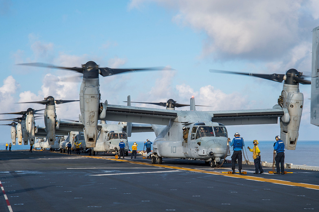 Cũng có sự xuất hiện của các máy bay vận tải quân sự chiến lược của Mỹ, những chiếc MV-22B Osprey.