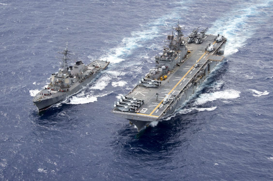 Đi kèm với việc chở theo vũ khí và lực lượng vũ trang như vậy, USS Bonhomme Richard cũng được đảm bảo tốc độ di chuyên ở tốc độ tối đa đạt 22 hải lý/ giờ vời việc được trang bị động cơ tua-bin hơi nước bánh răng 2 trục. 