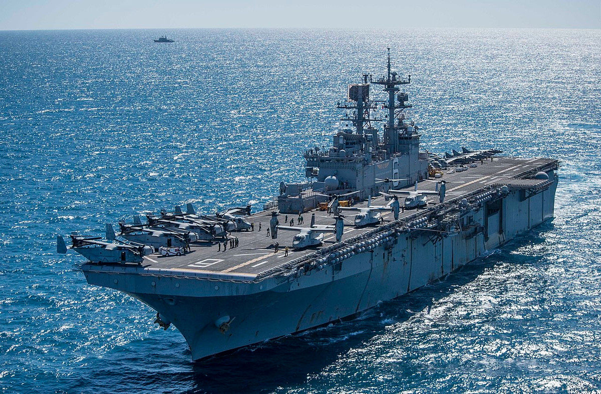 USS Bonhomme Richard là một tàu đổ bộ tấn công lớp Wasp thuộc Hải quân Mỹ, cũng có thể hoạt động như một khinh hạm sân bay hạng nhẹ để phục vụ các nhiệm vụ đổ bộ trực thăng hay xe thiết giáp đổ bộ của Mỹ.