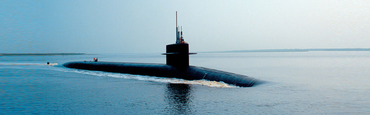 Với lò phản ứng hạt nhân được trang bị, các tàu thuộc lớp tàu ngầm hạt nhân Arihant có thể đạt tốc độ tối đa lên tới trên 44km/h khi lặn, và đạt 18,5km/h khi đang nổi trên bề mặt, hoạt động bền bỉ, không bị giới hạn bởi bất kỳ yếu tố nào ngoài lương thực cho thuỷ thủ đoàn trên tàu. Nguồn ảnh: defence.geomardy.com.