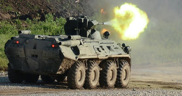 Phiên bản mới BTR-82A này còn được hiện đại hoá về mặt vũ trang, các xe thiết giáp này được trang bị một tháp pháo tự động 2A72 cỡ nòng 30mm với bán kính chiến đấu tối đa là 1.7km.