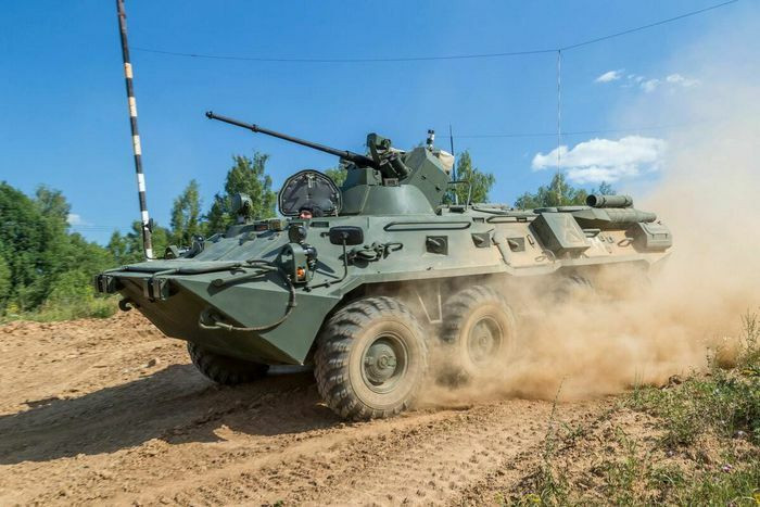 Về khả năng di chuyển, BTR-82A được trang bị cho mình động cơ diesel với công suất lên đến 300 mã lực, đảm bảo sự cơ động của xe thiết giáp này, khi đạt tốc độ tối đa lên đến 100km/h, và có tầm di chuyển là 600km.