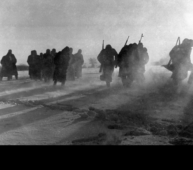 “Khi chúng tôi đến ngoại ô của Moscow, tâm trạng của các chỉ huy và quân đội của chúng tôi đột nhiên thay đổi đáng kể. Chúng tôi đã rất kinh hoàng khi phát hiện ra vào tháng 10 và đầu tháng 11 rằng những người Nga bại trận vẫn chưa ngừng tồn tại như một lực lượng quân sự ”, Tướng Gunther Blumentritt, tham mưu trưởng Quân đoàn 4 Lục quân Đức cho biết.