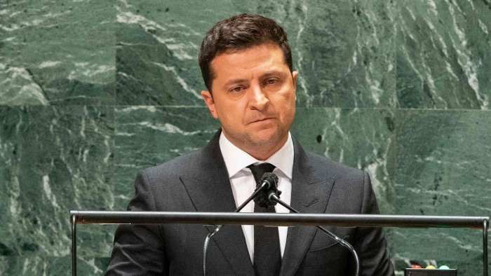 “Nhà sản xuất tuyên bố rằng bản thân vòm radar nhẹ hơn nhờ các thành phần Shmel-M hiện đại. Nó cũng đạt hiệu quả cao hơn vì có thể theo dõi các mục tiêu trên không ở khoảng cách 650 km và mục tiêu mặt đất ở cự ly 300 km. Lại có thể đồng thời theo dõi khoảng 300 mục tiêu trên mặt đất hoặc 40 mục tiêu trên không” – theo ông Episkopos.