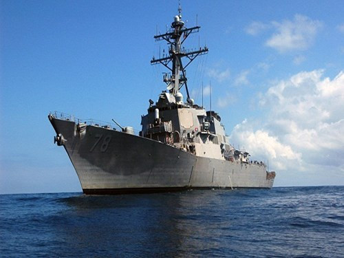 Theo Moscow, tàu khu trục tên lửa dẫn đường USS Porter, tàu chở dầu USNS John Lenthall và tàu chỉ huy USS Mount Whitney hiện đang tiến hành đóng quân trong khu vực.