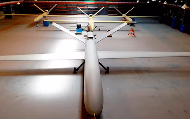 Còn có sự xuất hiện của máy bay không người lái trinh sát (UAV) hay máy bay không người lái tấn công (UCAV). Tất cả là các UAV và UCAV nội địa của Tehran.