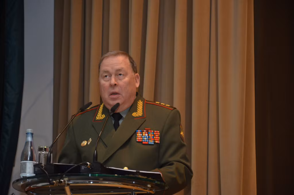 Vị tướng nhấn mạnh: “Khi vạch ra các kịch bản của cuộc tập trận và thủ tục tiến hành chúng, chúng tôi đã tính đến những nguy cơ tiềm năng ở biên giới Tajik-Afghanistan”.