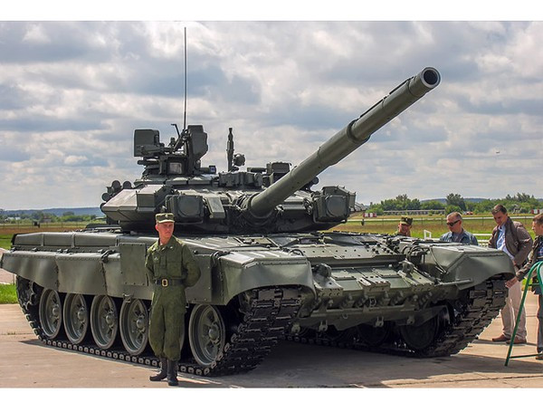 Với sự cơ động của T-84, đi kèm với đó phải nói tới hoả lực mạnh mẽ của nó, được cho là đối trọng với xe tăng chủ lực T-90A của Nga.