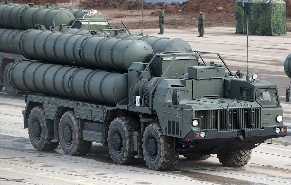 Cụ thể, tờ Sina cho biết, hệ thống phòng không tên lửa S-400 của Nga đã được miêu tả những đặc tính, sự vượt trội và cũng như độ nguy hiểm của nó. Tác giả bài báo cũng nhấn mạnh rằng S-400 là một mối đe doạ với Mỹ.