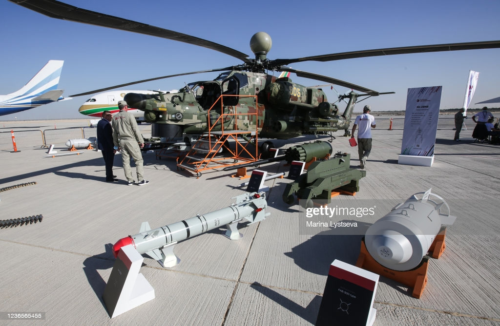 Vũ khí chính được trang bị trên nó bao gồm một khẩu pháo cỡ nòng 30mm 2A42, tới 16 tên lửa cho các nhiệm vụ như chống tăng trong tầm 6-10km, đối không, còn có các rocket và bom không đối đất với trọng lượng khoảng 500km.