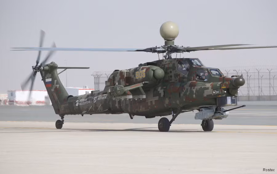 Và người đảm nhiệm việc thực hiện những pha trình diễn này của Mi-28NE chính là một phi công thử nghiệm xuất sắc của Không quân Nga, ông Sergey Barkov. Đây cũng chính là người đã góp công lớn trong công cuộc phát triển chiếc “thợ săn đêm” này.