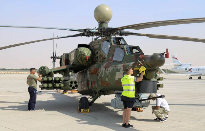 Không chỉ có vũ trang mạnh mẽ, Mi-28NE còn mang những hệ thống điện tử hàng không hiện đại, hệ thống tác chiến tân tiến. Kết hợp cùng hoả lực của nó có thể tạo nên loạt oanh kích với uy lực cực lớn.