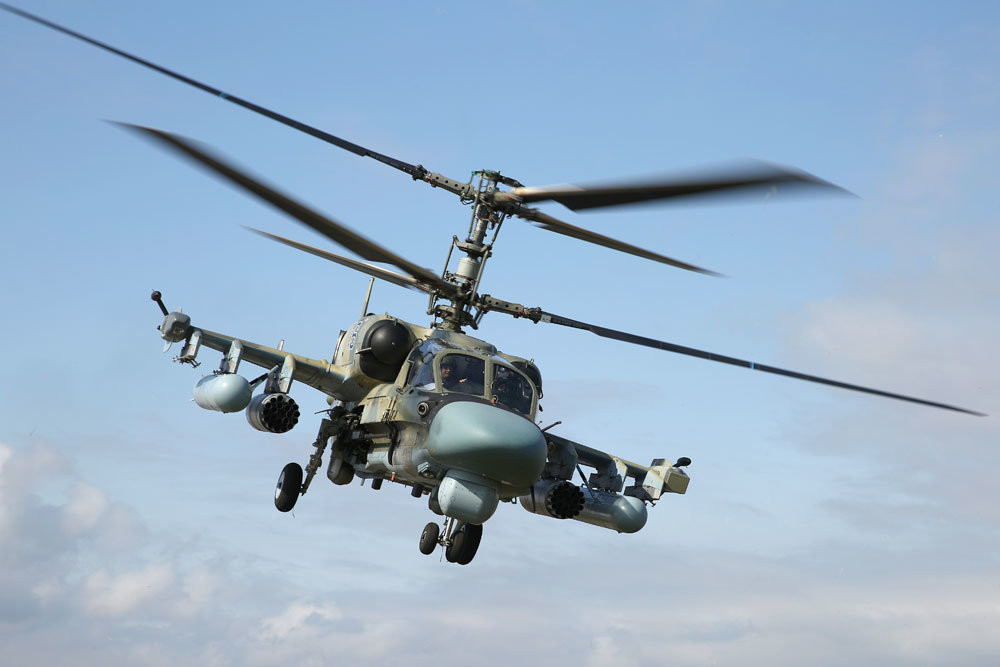 Các trực thăng tấn công Kamov Ka-52 “Cá sấu” cũng được biết đến với hiệu NATO là Hokum B, chúng được phát triển và trang bị cho Không quân Nga từ năm 2008 – nay, sở hữu tầm tác chiến tối ưu lên tới gần 500km, hoạt động bền bỉ vượt trội tới 1.100km và tốc độ đạt tối đa 300km/h.