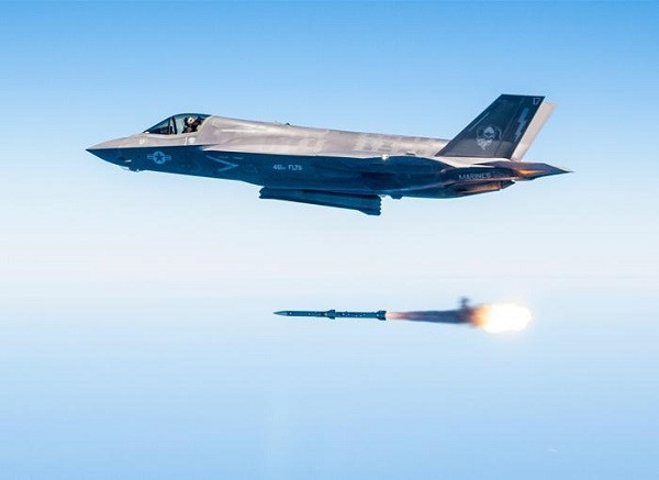 Đây là những tiêm kích mạnh mẽ của Mỹ khi có sự linh hoạt tối ưu trên không cùng vũ trang mạnh mẽ, tốc độ tối đa đạt tới Mach 1.6 và sở hữu lực lượng vũ khi đa nhiệm mạnh mẽ trên mọi mặt trận. 