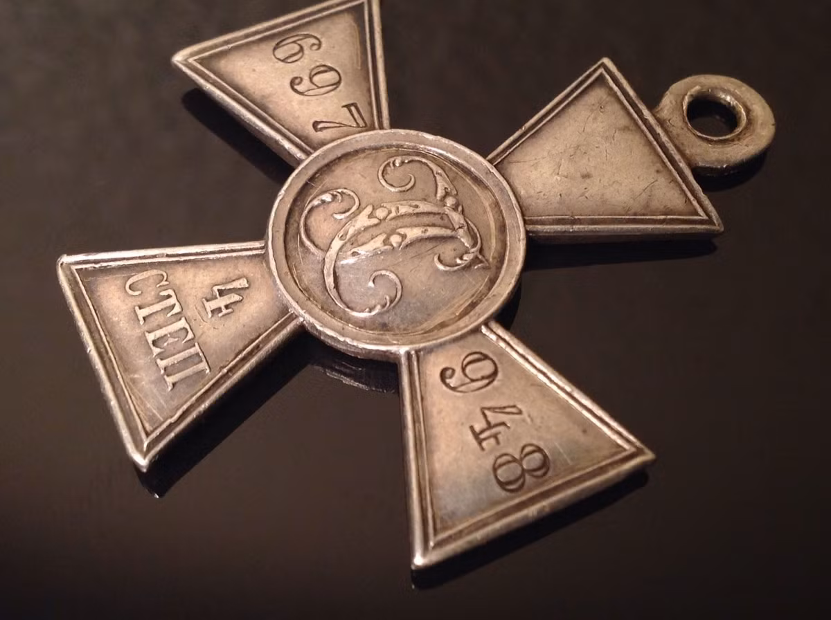 "Nikolay” đã chiến đấu anh dũng và thường xuyên tham gia các nhiệm vụ do thám. Trong một lần lúc đi tuần đêm, cô gái trẻ thậm chí còn nhận được huy chương vẻ vang nhờ tinh thần quả cảm, khi một mình đối đầu với kẻ địch, trong lúc hầu hết đồng đội của cô đã bị thương trước đó.