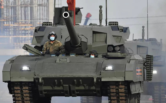 Chiếc T-14 Armata được trang bị ngoài giáp hỗn hợp đặc biệt và giáp phản ứng nổ thế hệ mới, chiếc xe tăng này còn được tích hợp hệ thống phòng vệ chủ động Afghanit, tạo ra 3 lớp lá chắn cực kỳ khó để xuyên phá. Nên có thể nói siêu tăng T-14 Armata vẫn rất đáng gờm.