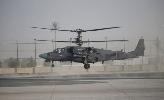 Ka-52E của Nga đang cất cánh, thực hiện những màn "hành động" mãn nhãn, cho thấy uy lực của chiếc trực thăng chiến đấu này.