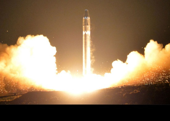 Vào tháng 1, Triều Tiên cho biết mục tiêu là "phát triển và giới thiệu đầu đạn bay siêu âm bay trong thời gian ngắn" và tuyên bố rằng họ đã "hoàn thành nghiên cứu phát triển đầu đạn cho các nhiệm vụ chiến đấu khác nhau, bao gồm cả đầu đạn bay lướt siêu âm cho tên lửa đạn đạo đời mới. và đang chuẩn bị cho quá trình sản xuất thử nghiệm của họ. "