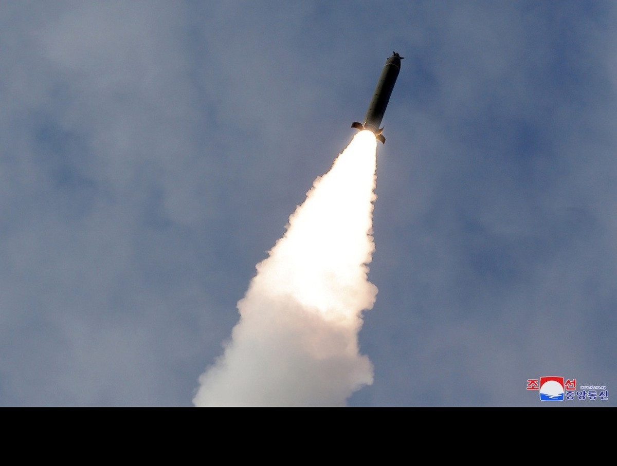 Được phóng bằng cách sử dụng tên lửa đẩy thông thường, đầu đạn siêu thanh thường mang thân lượn có thể tháo rời, cuối cùng tách khỏi tên lửa và sau đó tiếp tục lao đến mục tiêu.