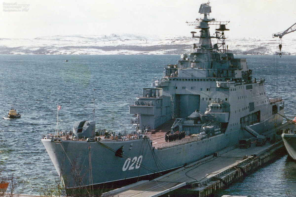 Lực lượng vũ trang trên chiếc soái hạm của Hạm đội Biển Đen Nga sẽ bao gồm tới khoảng 50 chiếc xe bọc thép chiến đấu, 10 xe tăng chiến đấu đến 6 tàu đổ bộ thuộc lớp tàu đổ bộ Serna hoặc Dyugon.