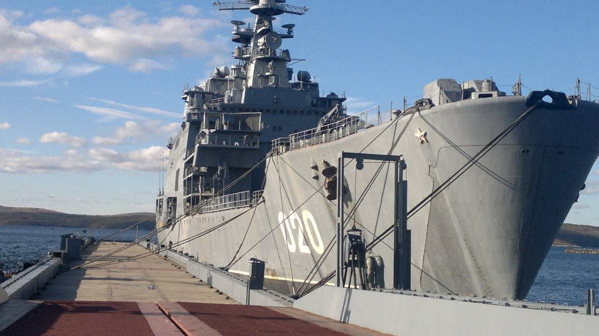 "Cơ sở hạ tầng cần thiết đang được chuẩn bị ở Sevastopol cho tàu sân bay trực thăng Mitrofan Moskalenko hiện đang được đóng tại nhà máy đóng tàu Zaliv. Quá trình này diễn ra đúng tiến độ", nguồn tin từ Hải quân Nga cho biết thêm bên lề diễn đàn kinh doanh Hải quân Quốc tế lần thứ 9 diễn ra tại Sevastopol.