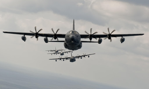 Vận tải cơ chiến lược này được trang bị tới 4 động cơ phản lực cánh quạt Allison T56-A-15 giúp nó đạt tốc độ tối đa vượt qua 600km/h.