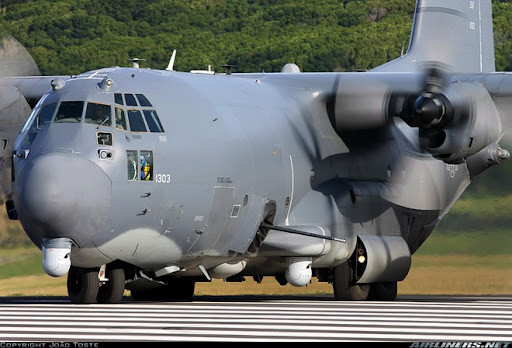 Kích thước của “Lô cốt bay” này cũng rất khổng lồ, chiều dài thân của nó là 34,37m, sải cánh tận 40,41m và chiều cao là 11,66m. Với kích thước này, cường kích AC-130J có thể đem theo 13 phi hành đoàn để vận hành dàn vũ khí khổng lồ kể trên.