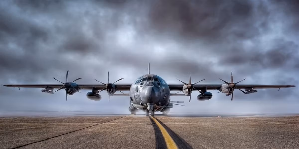 Với việc trang bị thêm hệ thống vũ khí laser lần này, chiếc “Lô cốt bay” này sẽ trở nên đáng sợ hơn trước rất nhiều. Cường kích AC-130J sẽ trở nên khó đánh chặn hơn bao giờ hết, và vẫn sẽ là “hung thần” của Mỹ đối với mọi đối thủ của Mỹ trong tương lai. Nguồn ảnh: USAF.