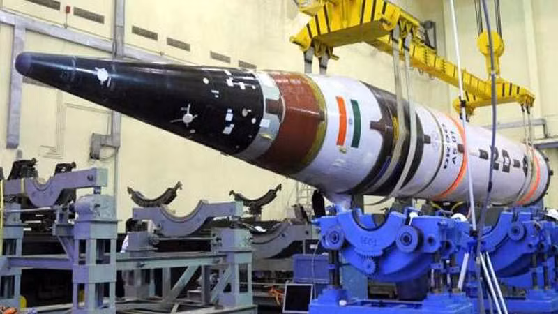 Agni-5 là một tên lửa đạn đạo liên lục địa mang khả năng hạt nhân của Ấn Độ, được phát triển bởi Tổ chức Nghiên cứu và Phát triển Quốc phòng của quốc gia này, khi kho vũ khí của Trung Quốc tạo áp lực cho quốc gia này những năm gần đây.