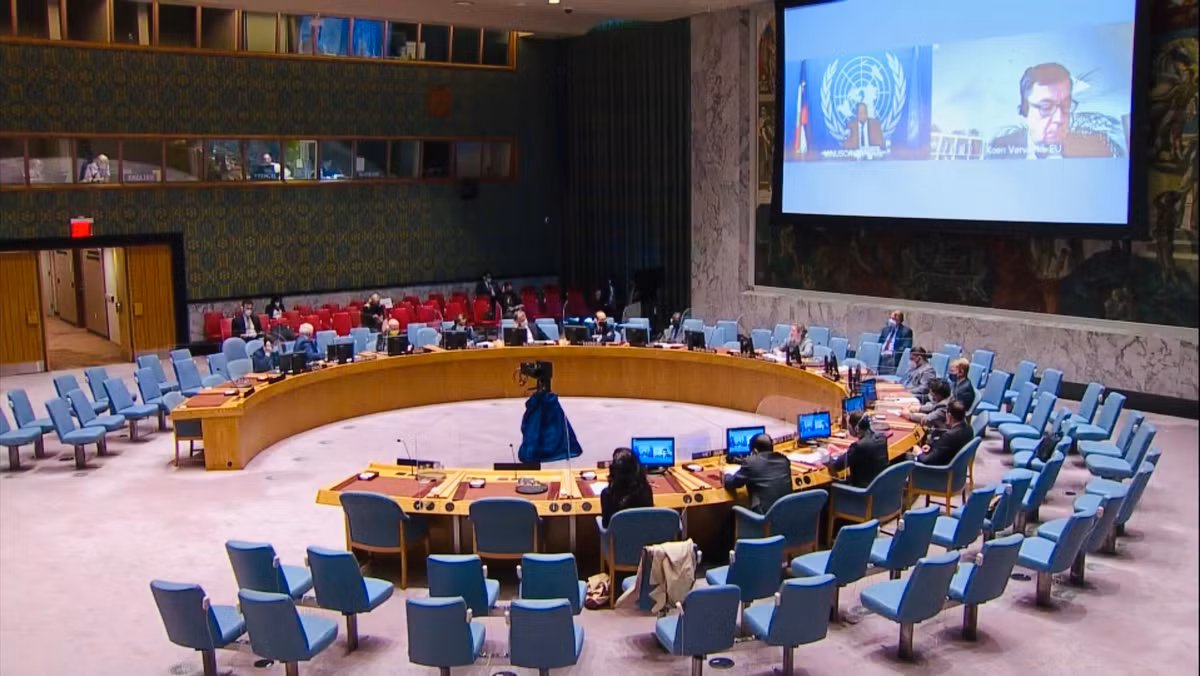 Tehran cũng đã từng hứng chịu lệnh cấm nhập vũ khí do Liên Hợp Quốc ban bố vào năm 2006.