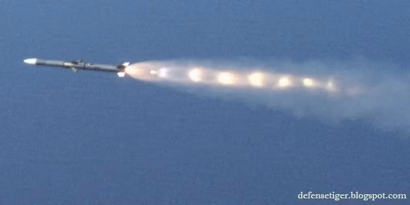 Các tên lửa này được trang bị động cơ tên lửa nhiên liệu lỏng, đem lại sự thuận lợi trong sử dụng và đảm bảo cho các tên lửa này kết hợp cùng sải cánh của nó tốc độ lên tới Mach 4.