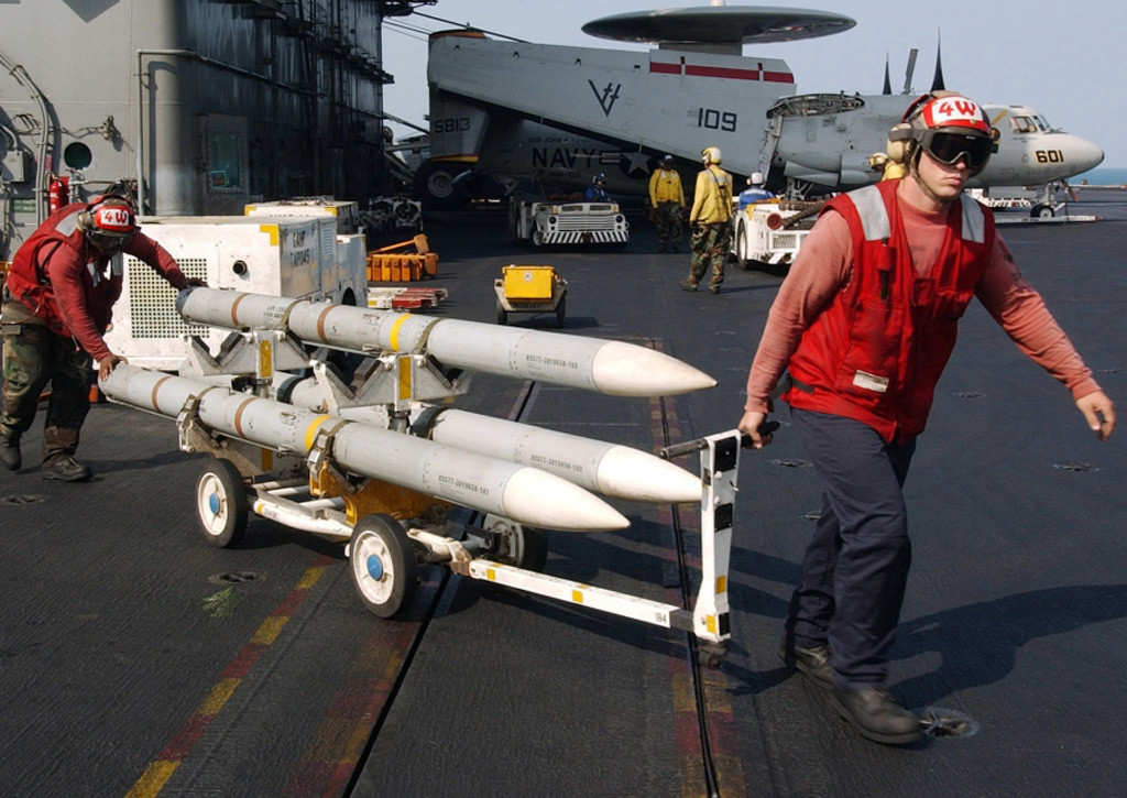 Trước đó, người phát ngôn của Bộ Ngoại giao Mỹ cũng cho biết, cơ quan đã tiến hành phê duyệt thoả thuận trên vào ngày 26/10, và quyết định bàn giao đơn hàng với số lượng lớn tên lửa AIM-120C.