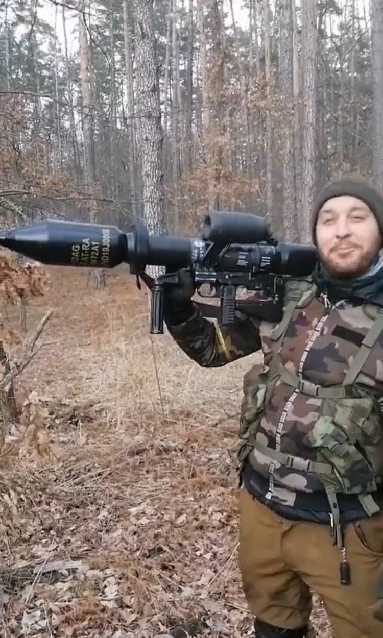 Được biết, trước khi có sự xuất hiện của vũ khí chống tăng Panzerfaust 3 tại Ukraine, khối quân sự NATO cũng đã tiến hành trang bị cho Quân đội Ukraine nhiều các loại hệ thống tên lửa vác vai và tên lửa chống tăng khác nhau qua các gói viện trợ. Nguồn ảnh: Truyền thông địa phương tại Ukraine.