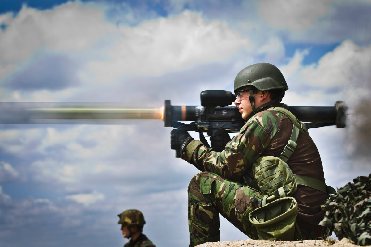 Tầm bắn hiệu quả của mẫu vũ khí chống tăng một lần Panzerfaust 3 trong phạm vi 920m, và có cơ chế tự động phát nổ khi bay quá phạm vi cho phép, vận tốc của đầu đạn khi phóng ra đạt tới 115m/s, hoàn toàn đủ khả năng chống lại các phương tiện thiết giáp của địch. Nguồn ảnh: Pinterest.