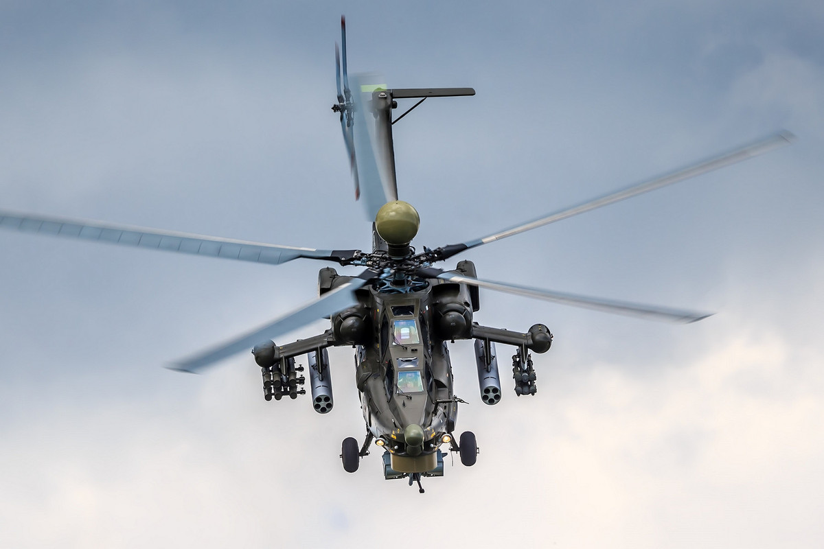 Cụ thể, về sự cơ động của mẫu trực thăng này, chúng mang khả năng bay hết sức ổn định, nhào lộn hay thực thi các thao tác linh hoạt một cách dễ dàng, ít nhất là trong tầm 250km/h như màn biểu diễn.