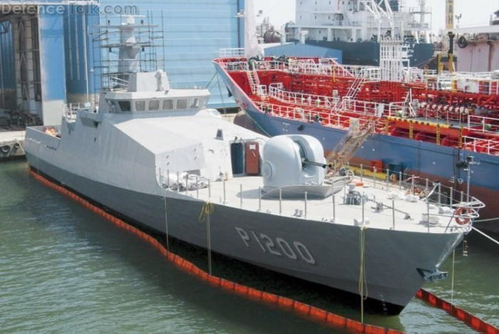 Turkmenistan cũng đã mở rộng hoạt động mua đạn dược và thiết bị quân sự từ Thổ Nhĩ Kỳ trong thập kỷ qua. Họ đã mua tàu tuần tra, tàu tấn công nhanh, tàu thủy văn và tàu tìm kiếm - cứu nạn do Thổ Nhĩ Kỳ sản xuất từ năm 2010.