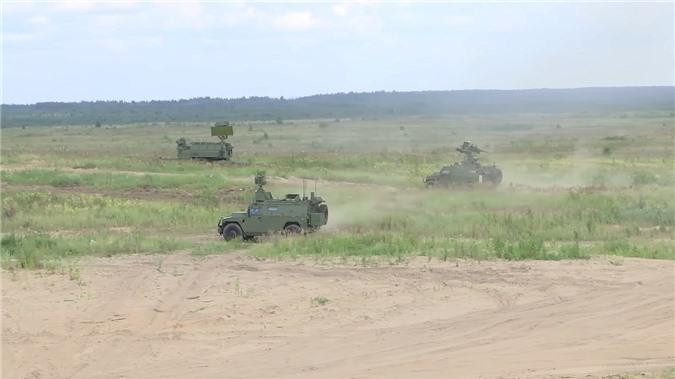 Cùng với sự hỗ trợ nhận được từ các trạm radar di động cỡ nhỏ Garmon hiện đại, Gibka-S sở hữu khả năng bao quát rộng mở, thậm chí phát hiện mục tiêu từ khoảng cách 40km, tầm cao 10km, với tốc độ bay của mục tiêu đạt dưới 700m/s, dù là trong bất kỳ điều kiện thời tiết và khung giờ nào. Nguồn ảnh: QQ.