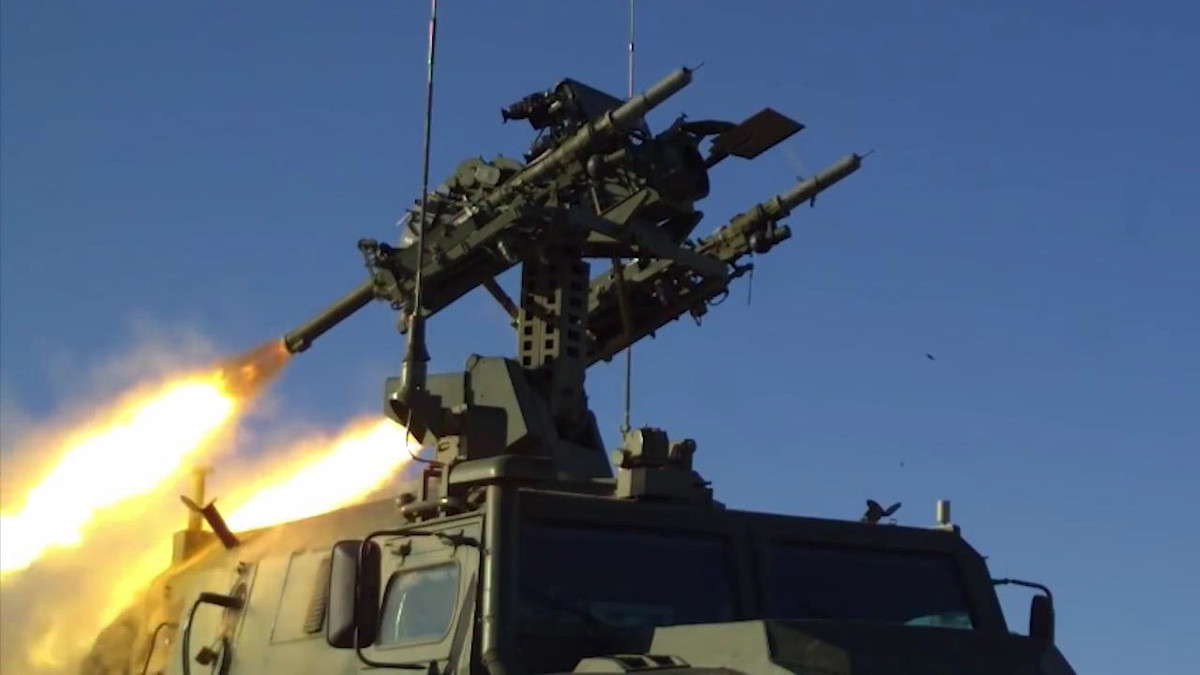 Với 2 loại tên lửa này, hệ thống phòng không tên lửa Gibka-S có thể tiến hành đánh chặn một cách tối ưu, với đa dạng các nền tảng vũ khí bay của địch, bao gồm máy bay quân sự, trực thăng, UAV, tên lửa hành trình, hay thậm chí là vũ khí có độ chính xác cao. Nguồn ảnh: bemil.chosun.com.