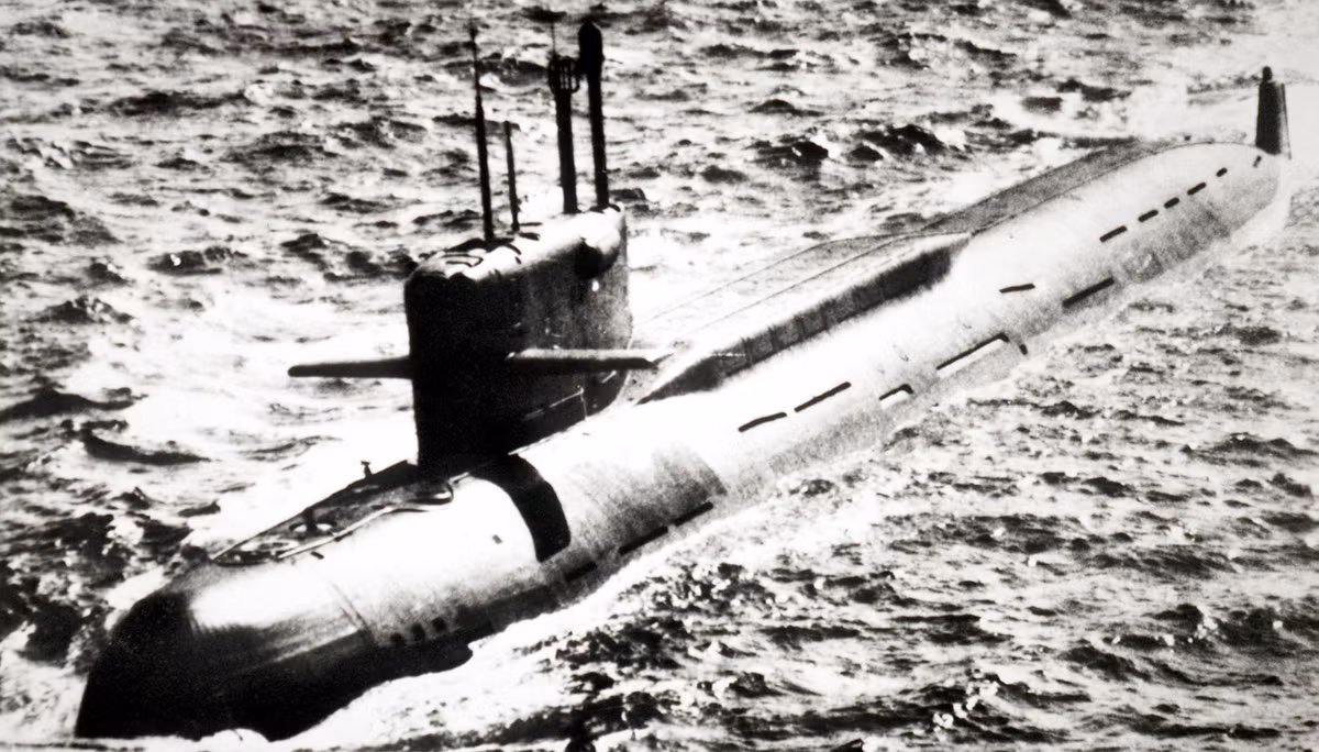 Các tàu ngầm hạt nhân tên lửa lớp Yankee này đã có thiết kế vượt trội hơn các “đàn anh”, với trọng tải choán nước đã lên đến 24.000 tấn, với 107 thuỷ thủ đoàn trong tàu.