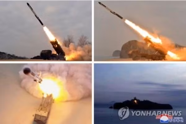 Đồng thời, hai nước Nhật – Hàn đã có những đánh giá sơ bộ về tên lửa của CHDCND Triều Tiên mới phóng vừa qua, theo phía Nhật Bản tuyên bố nhận định, tên lửa được phóng từ Bình Nhưỡng có thể bay xa khoảng 300km, đạt độ cao lên tới 600km. Nguồn ảnh: YonhapNews.