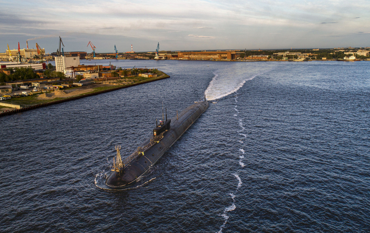 Và với việc tàu ngầm hạt nhân Generalissmus Suvorov mới hạ thuỷ tham gia vào Hạm đội Thái Bình Dương, chắc chắn sẽ tạo nên một nổi lo cho các đối địch Nga tại khu vực Thái Bình Dương, khi mà đã có tới 2 chiếc tàu ngầm tối tân thế hệ mới được chuyển tới đơn vị này trong thời gian ngắn. Nguồn ảnh: russiadefence.net.