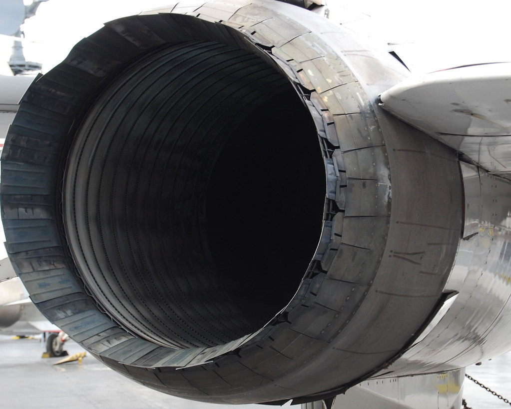 Tuy nhiên, với tất cả khả năng của mình, bộ động cơ của F-14 lại gây rắc rối cho nó, khi TF30 được đánh giá là quá “nhạy cảm” trong khi làm các nhiệm vụ tác chiến của Tomcat.