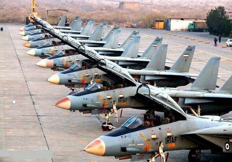 Tính đến năm 1996, 9 năm kể từ khi F-14 “chuyển mình”, Phi đội F-14 của Hải quân Mỹ lúc đó đã bao gồm tới 126 chiếc Tomcat động cơ mới, trong khi có 212 chiếc còn lại vẫn xoay quanh đống “tơ vò” TF30 mang lại.