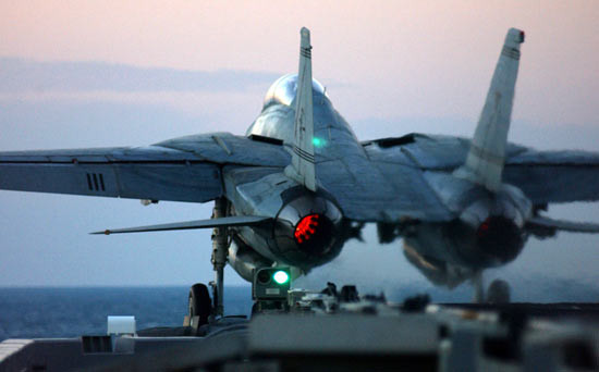 Cho đến năm 1987, F-14 Tomcat đã có sự “chuyển mình”, lúc này, các tiêm kích tối tân của Mỹ đã được trang bị loại động cơ mới là General Electric F110. Động cơ này đã thành công loại bỏ nhiều vấn đề tiềm tàng trước đây, và cũng cung cấp lực đẩy mạnh mẽ hơn.