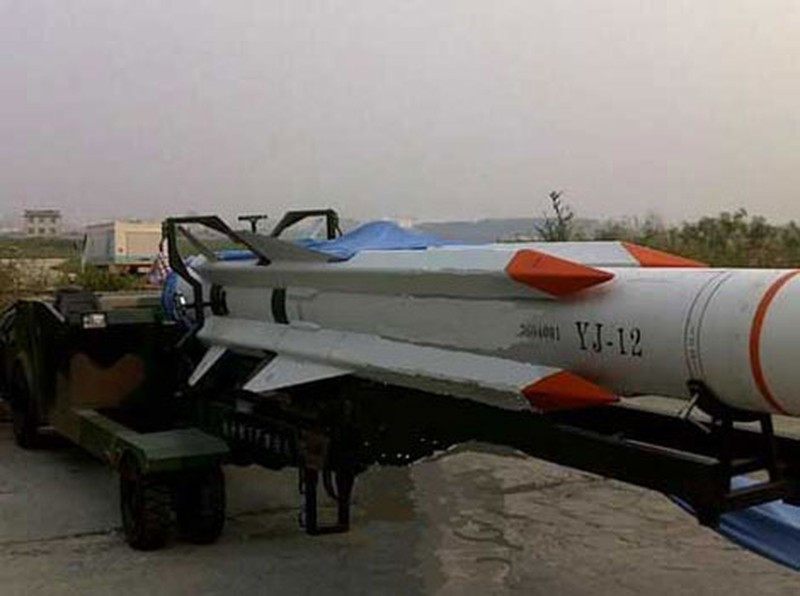 Hay như các mẫu H-6G và H-6J, chúng cũng mang theo mình 6 tên lửa hành trình như YJ-12, tạo ra mối đe doạ lớn hướng đến các hàng không mẫu hạm của địch. Nguồn ảnh: QQ.